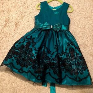 Beautiful Jayne Copeland holiday dress!